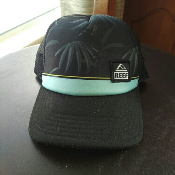 Reef trucker/snapback hat