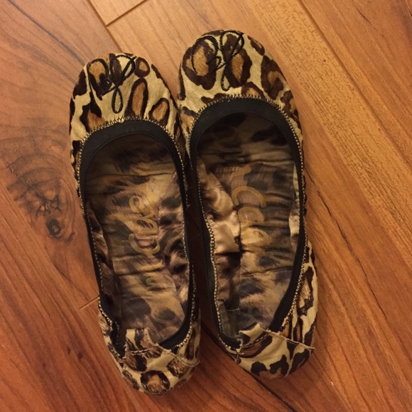 Jessica Simpson size leopard 6 flats