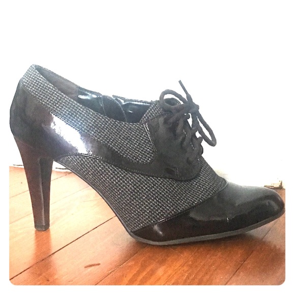 Naturalizer 8.5 W brown booties