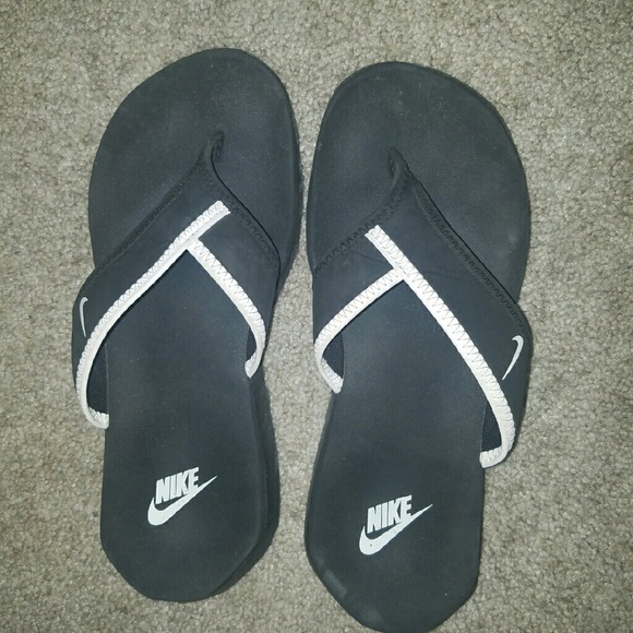 Nike sandals or flipflops