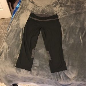Athletic cropped pants