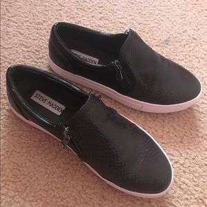 Steve Madden snakeskin flats