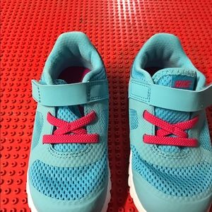 Girls Nike tennis shoes