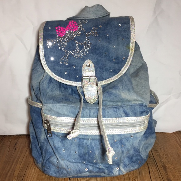 Cute backpack! ☠️💖