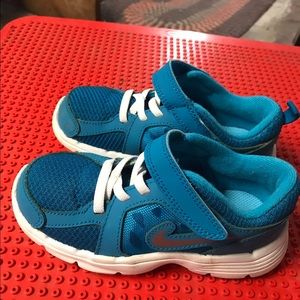 Girls Nike tennis shoes