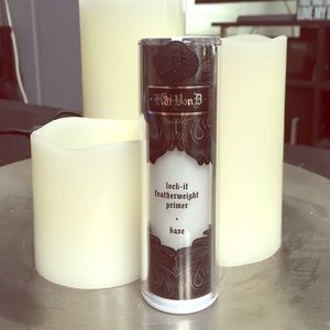 Kat Von D,  lock-it featherweight primer.