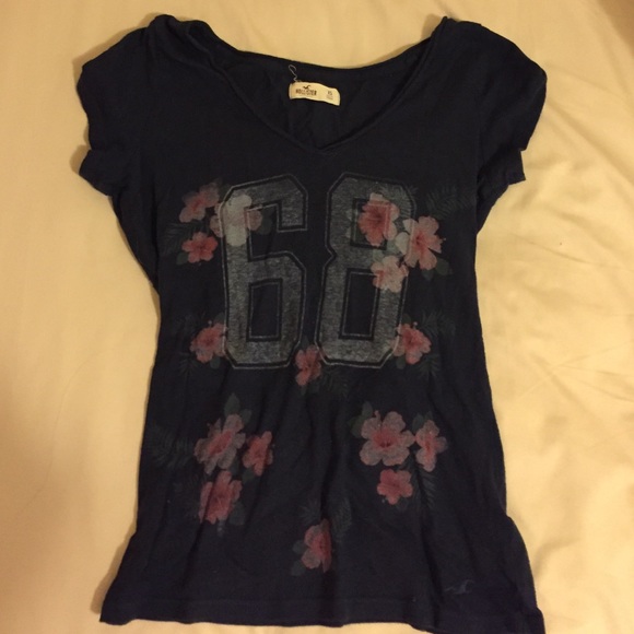 Hollister graphic tee