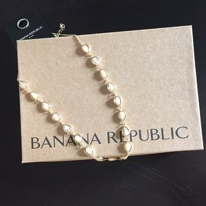 NEW Banana Republic Factory Necklace