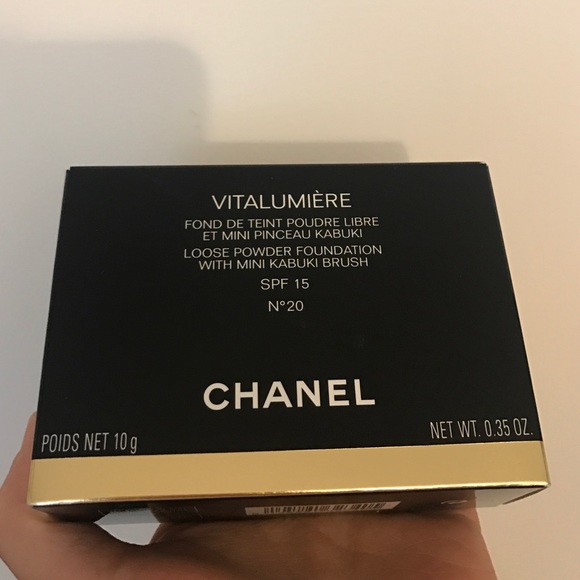 Chanel Vitalumiere powder #20 ❤️ with kabuki brush