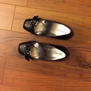 Anne Klein size 7 pump