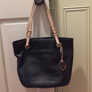 ❤️Gently used Michael Kors handbag