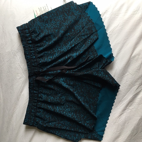 LULULEMON Black and Blue Hit It Short