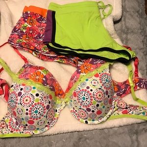 Set of 2 Bras & Matching Shorts