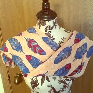 Highly Sought After LuLaRoe Feather Leggings!