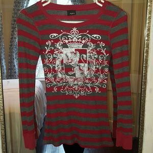 Red gray long sleeve Buckle top w metallic lion