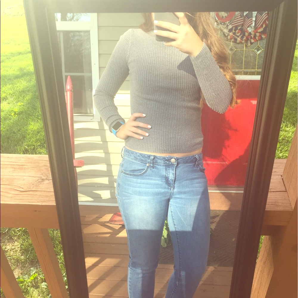 Grey Turtleneck Crop!