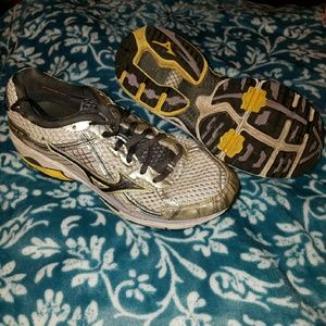 Mizuno running shoes