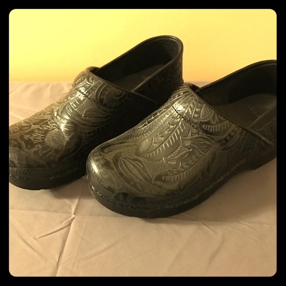 Size 38 black danskos