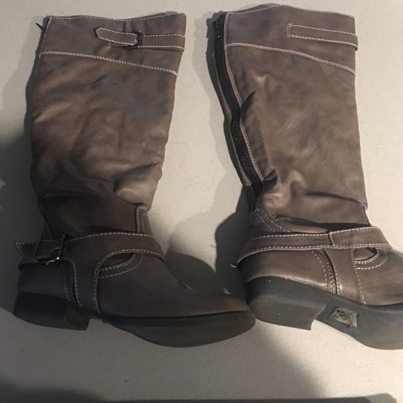 Grey mid calf flat boots.