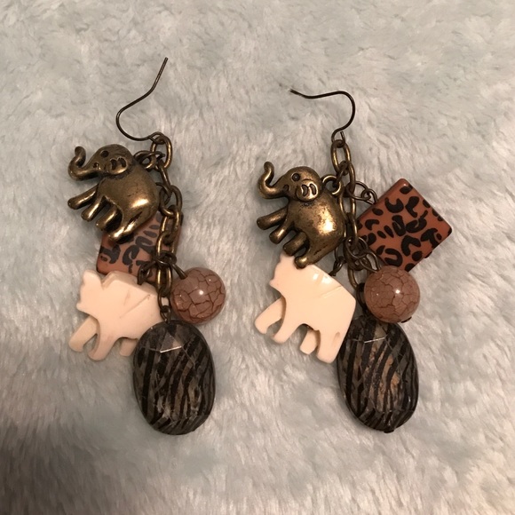 Earrings - Picture 1 of 3