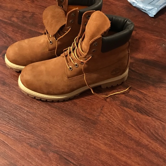 Women's size 10 timberland. Color rust