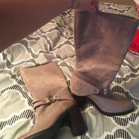 Boots - Picture 3 of 4
