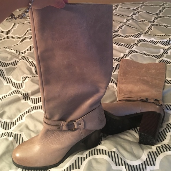 Boots - Picture 4 of 4