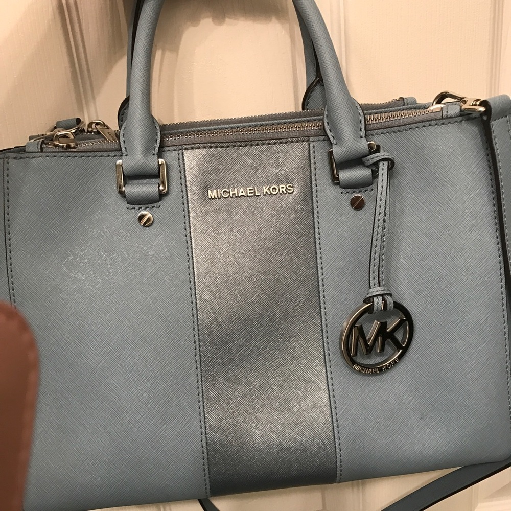 Authentic Michael Kors Medium Sutton Shoulder bag
