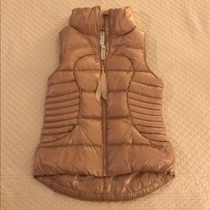 Lululemon fluffin' awesome vest, size 8 NWOT