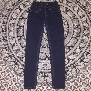 Dark wash high wasted jeans