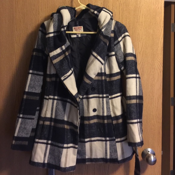 Plaid shirt button and tie peacoat