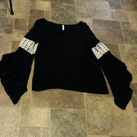 Bell sleeved blouse