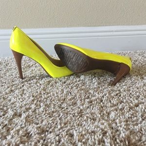 Neon pumps