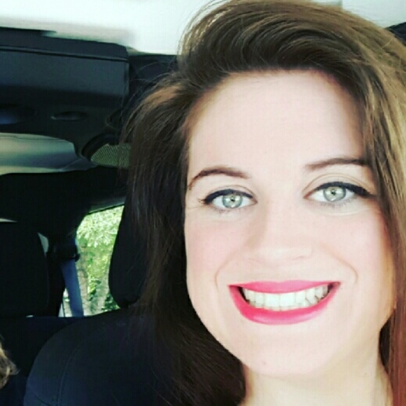 Poshmark Ambassador, Kyndra - Picture 2 of 8