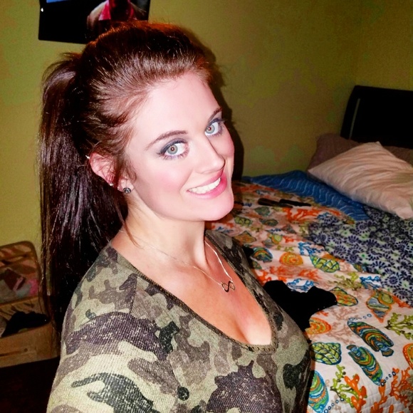 Poshmark Ambassador, Kyndra - Picture 6 of 8