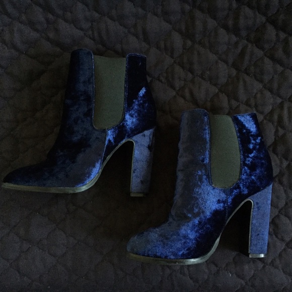 MIDNIGHT VELVET BOOTIES