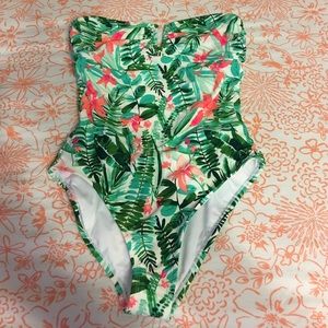One piece swim suit