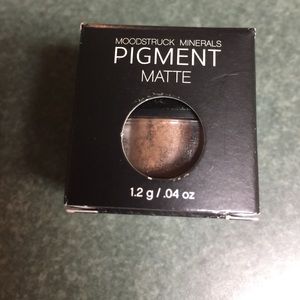 Younique Mineral Pigment Powder--Beautiful