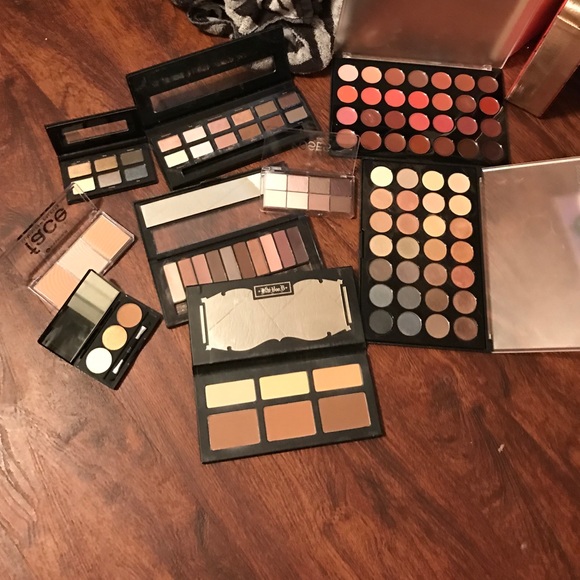 Eyeshadow and lip bundle gently used