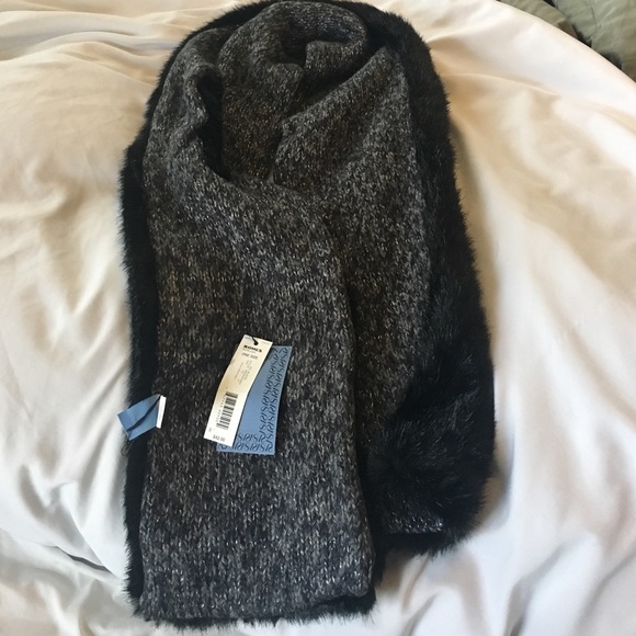 Fur scarf with slit to pull through - Vera Wang - Picture 3 of 4