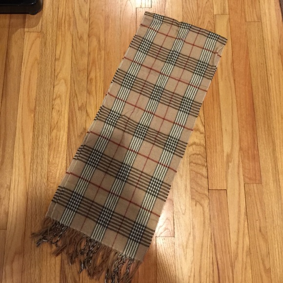Beautiful scarf like new!