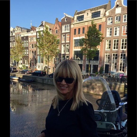 ⭐️Posh Ambassador 5 Star Rating ⭐️ - Picture 2 of 4