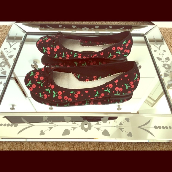 🍒 Cherry Print flats!