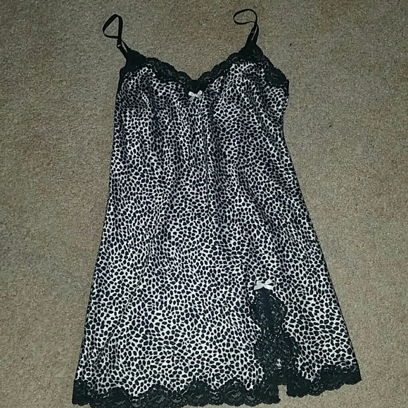 100%polyester slip on