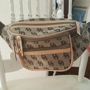 dooney bourke fanny pack