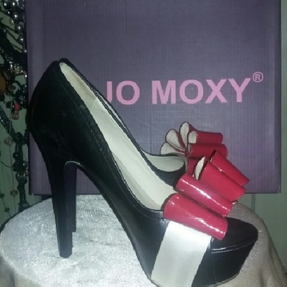 Heels - Picture 2 of 2