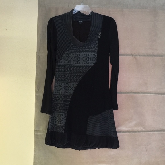 Black & Grey long blouse size L. Never worn.