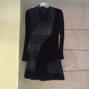 Black & Grey long blouse size L. Never worn.