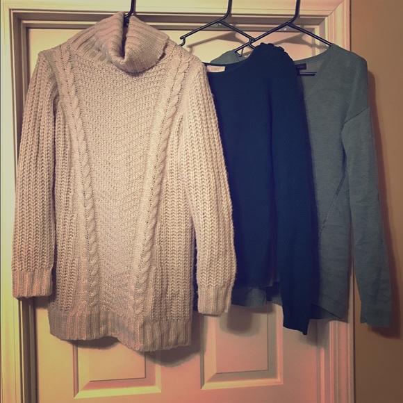 Bundle of 2 Sweaters!