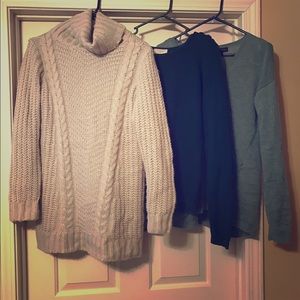 Bundle of 2 Sweaters!
